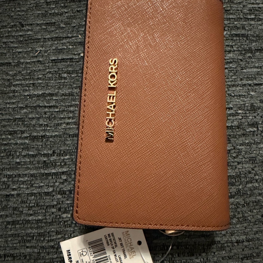 Michael Kors Jet Set Travel Bifold Wallet